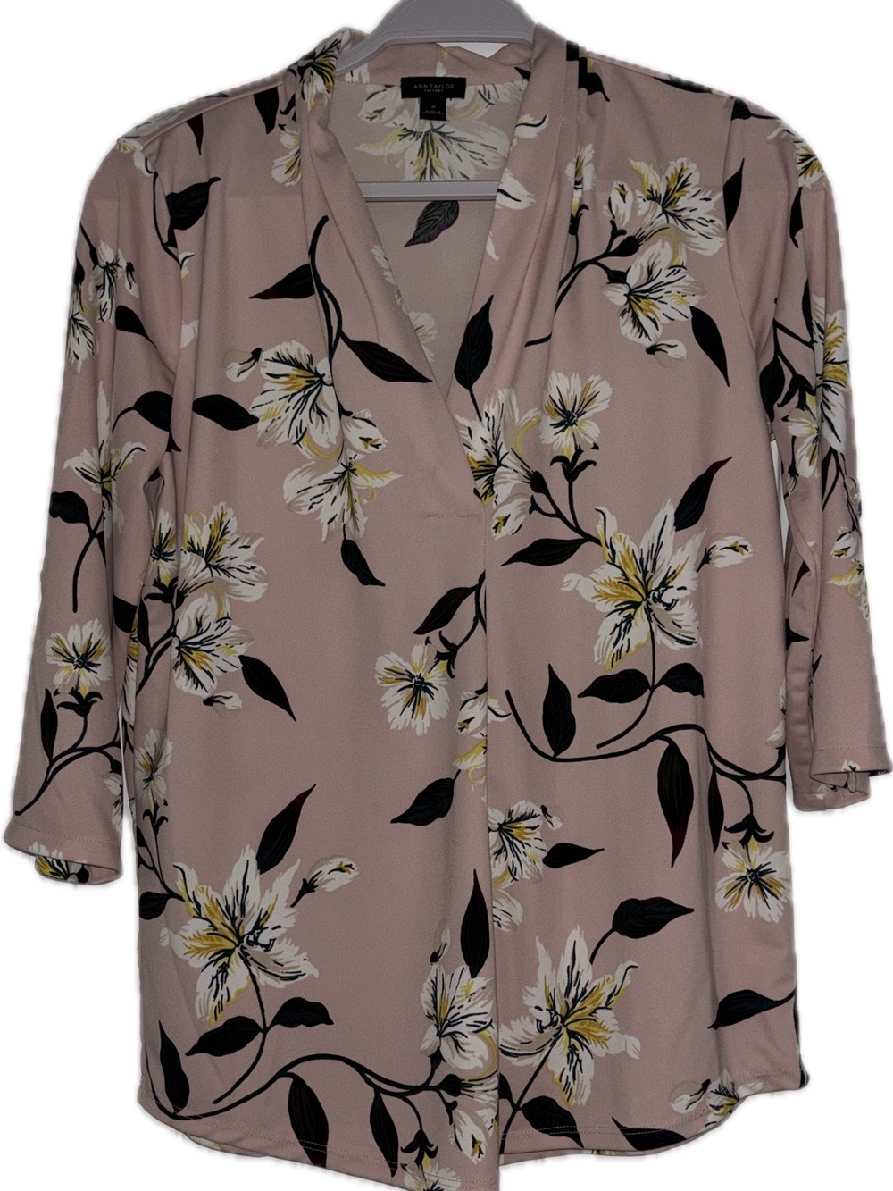 Ann Taylor Factory Dusty Pink Floral V-Neck Blouse